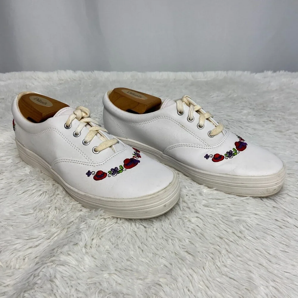 VTG Grasshoppers By Keds Embroidered White Sneakers Sz 8.5 Cottage Core Red Hat